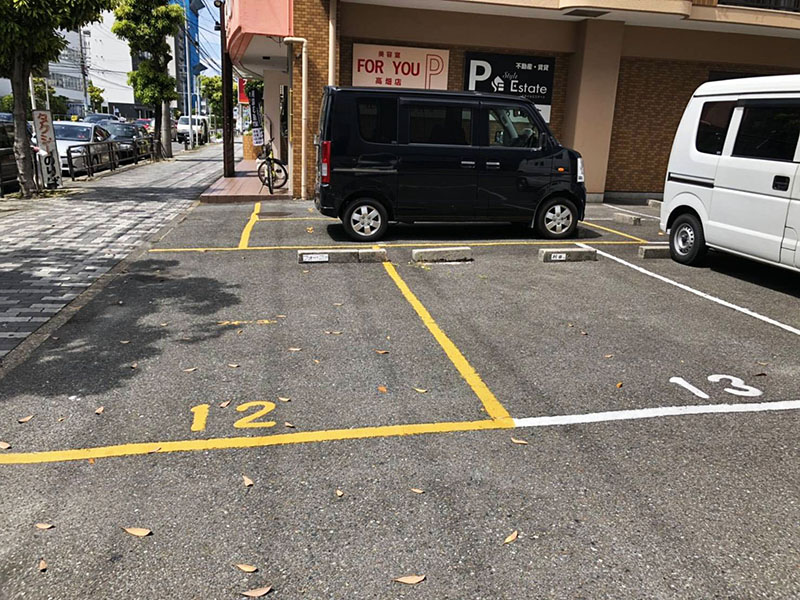 美容室 FOR YOU 高畑店の駐車場